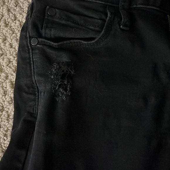 Low waisted black skinny jeans. - Picture 4 of 5